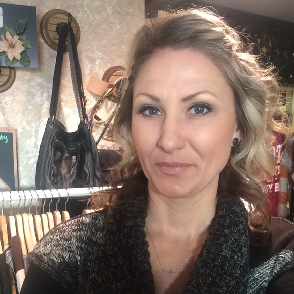 Meet your Posher, Kelley - Picture 1 of 1